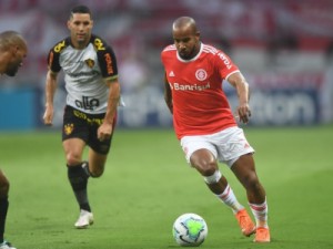 Inter vê as chances de título diminuírem, e Flamengo cola; Vasco já tem 50% de risco de cair