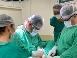 Em caso inédito, gêmeas de 19 anos fazem readequação de sexo em SC