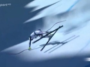 Esquiador francês escapa de acidente em Mundial com acrobacia ousada a 120km/h