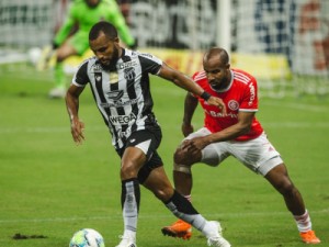 Com fadiga muscular, Samuel Xavier não enfrenta Fluminense nesta segunda-feira