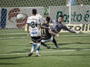 Ceará vence Coritiba por 2 a 0 e garanta vaga na Sul-Americana