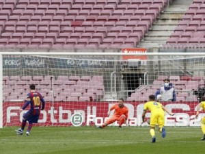 Messi marca, mas Barcelona leva castigo no fim e só empata com Cádiz em casa