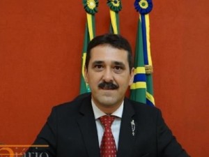 Vereador Ilanio pede reposição de lâmpada queimadas no Distrito de Estrela