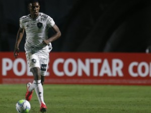 Após encaminhar venda de Kanu ao São Paulo, Botafogo volta atrás e recusa proposta