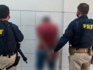 Chefe do tráfico de drogas de Chorozinho é preso pela PRF na BR-116