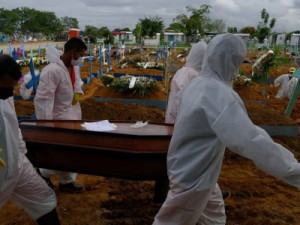 Brasil registra novo recorde de média móvel de mortes por Covid-19: 1.208