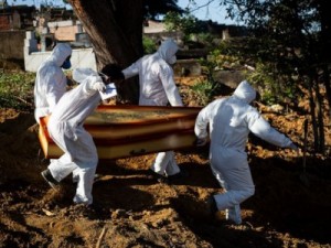 Brasil registra 1.726 mortes em 24 horas e bate novo recorde na pandemia; total chega a 257,5 mil