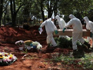 Brasil registra 1.726 mortes em 24 horas e bate novo recorde na pandemia