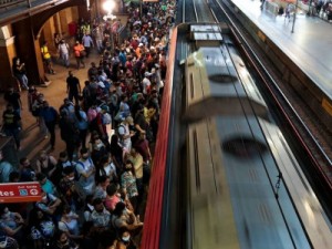 Brasil bate recorde de média móvel de mortes pelo sétimo dia consecutivo e de casos pelo terceiro