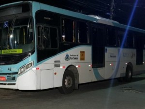 CE - Passageiro reage a assalto em ônibus, é baleado, e três são presos
