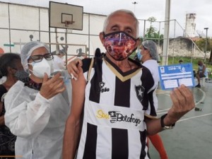 Vacinação acima de 70 anos por Drive Thru movimenta Barbalha