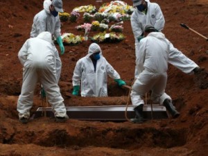Covid-19: pico de mortes diárias no Brasil pode chegar a 5 mil entre abril e maio, indica pesquisa da UFF