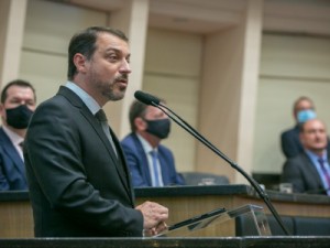 Impeachment: Denúncia é aceita e governador de SC será afastado do cargo