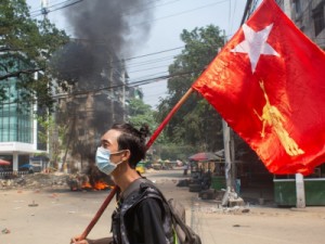 Novos protestos em Mianmar deixam mais de 90 mortos