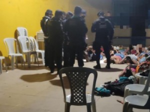PM encerra festa de aniversário com 30 adolescentes, no Ceará