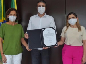 Governo do Ceará nomeia 1.250 professores aprovados no último concurso da Educação