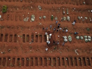 Cartórios dizem que nunca registraram tantas mortes por causas naturais no Brasil como em março deste ano