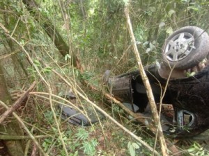 Capotamento de veículo com vítima fatal e duas pessoas feridas em Jardim