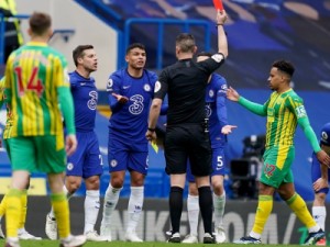 Thiago Silva é expulso, Matheus Pereira brilha, e West Bromwich goleia Chelsea de virada