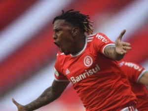 Fortaleza negocia contratação de atacante Abel Hernández, do Internacional