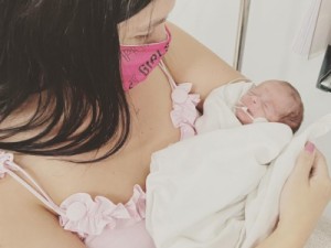 Jornalista que pegou Covid após ter bebê prematuro narra drama da maternidade na pandemia