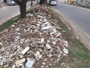 Vereadores defendem retirada de entulho das vias públicas e recuperação de estradas vicinais