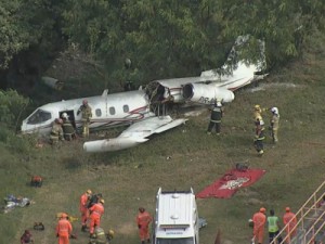 Piloto morre e outros dois ficam feridos em acidente com jatinho no aeroporto da Pampulha
