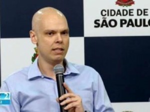 Prefeito de São Paulo Bruno Covas piora e tem líquido nos pulmões e no abdômen