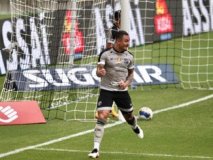 Com Vina decisivo, Ceará derrota Vitória e repete chegada invicta à final da Copa do Nordeste