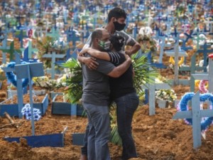 Covid: Brasil é o 2º país do mundo em mortes por milhão em plataforma da Oxford