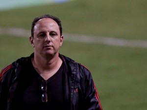 Rogério Ceni confirma desfalque de Gerson contra LDU e exalta Pedro: "Eu o considero titular"