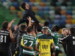 Com multidão nos arredores do José Alvalade, Sporting é campeão português depois de 19 anos