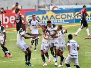 Ceará faz 3 a 0 no Ferroviário em Clássico da Paz e avança à final do Estadual