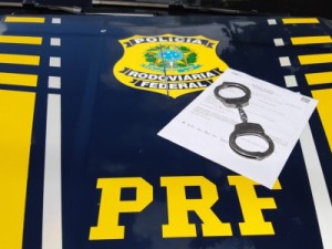 Motociclista com mandado de prisão em aberto por homicídio é preso pela PRF em Fortaleza