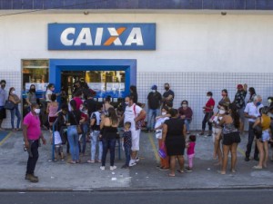 Governo quer prorrogar auxílio emergencial e adiar reforma do Bolsa Família