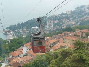 Queda de teleférico na Itália mata ao menos 12 pessoas