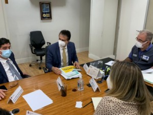 Em reunião presencial com ministro da Saúde, governador pede habilitação do Hospital do Vale do Jaguaribe e envio de mais vacinas ao Ceará