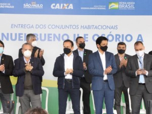 Doria chama Bolsonaro de 'genocida' e bate boca com Carla Zambelli em inauguração de conjunto habitacional em SP