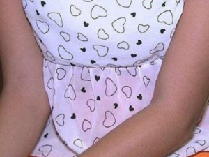 Menina tem sangramento, é levada a hospital e descobre estar grávida do próprio pai