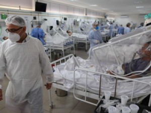 Brasil registra 2.215 mortes por Covid em 24 horas; média móvel volta a ficar acima de 1,9 mil após 18 dias