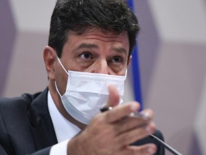 Mandetta revela que havia "pessoas fardadas" na reunião da bula da cloroquina