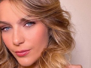 Isabella Santoni comenta cenas quentes em 'DOM'