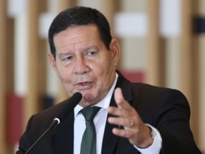 Mourão: 'Maior erro' do governo foi não ter feito campanha 'firme' com orientações sobre Covid