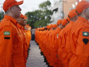 Camilo anuncia convocação de 204 bombeiros militares aprovados no último concurso da categoria no Ceará