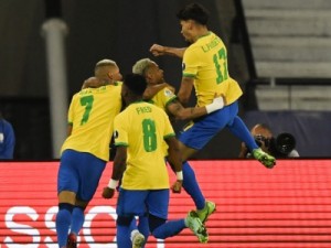 Brasil perde Gabriel Jesus por expulsão, mas bate o Chile e vai a semifinal