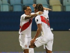 Peru bate o Paraguai nos pênaltis e enfrenta o Brasil na semifinal da Copa América