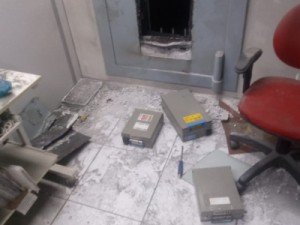 Criminosos invadem banco e arrombam caixa-forte em tentativa de furto no Ceará