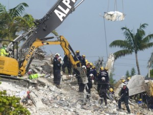 Sobe para 27 o número de mortos em desabamento na Flórida