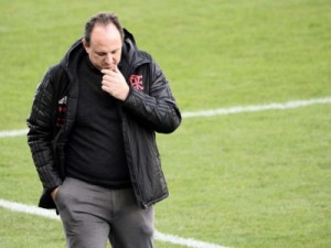 Flamengo anuncia na madrugada a demissão de Rogério Ceni