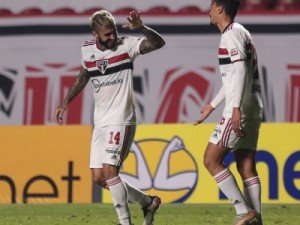 São Paulo marca nos acréscimos e bate o Bahia no Morumbi